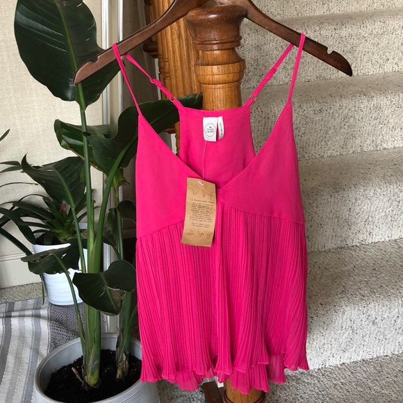 Paper Crane Tops - NWT Paper Crane Fushia Pink Flowy Tank
